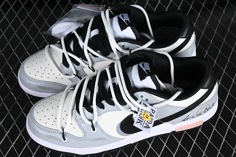 All Categories Nk SB Dunk Series Nk SB Dunk Low Low-top sneakers Nk Dunk Low Panda Prank-The Art of Love SB strappy low-top casual sneakers DD1391-100